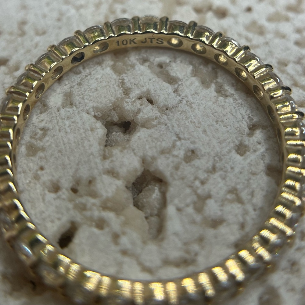 Set of Cubic Zirconia 10k yellow gold eternity bands - Picture 5 of 10
